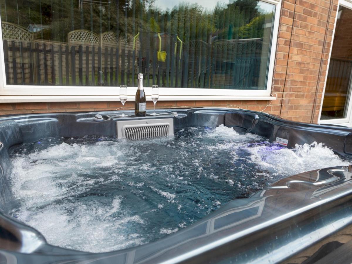 Pass The Keys Amazing 4 Bedroom Property- Hot Tub & Sea Views Скарборо Екстер'єр фото